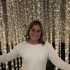 Meet your Posher, Chloe